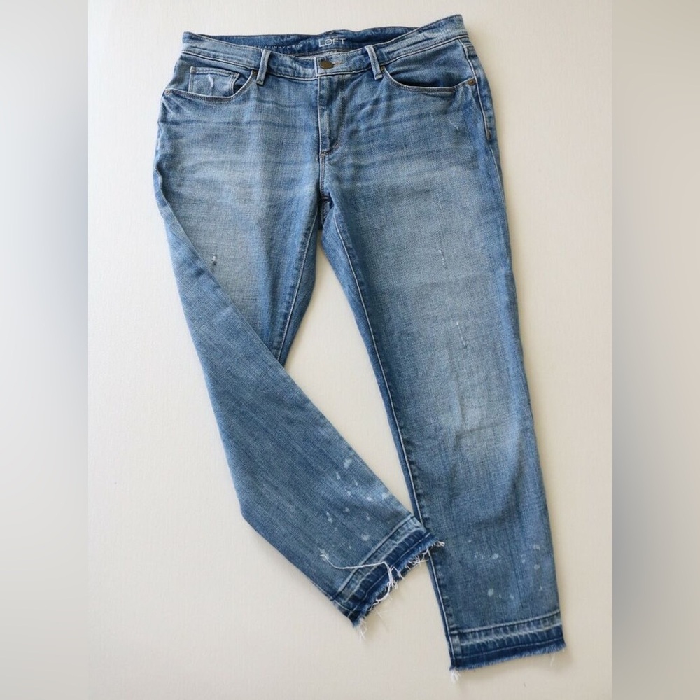 LOFT Relaxed Skinny Crop Size 28 Distressed Bleach & Raw Hem